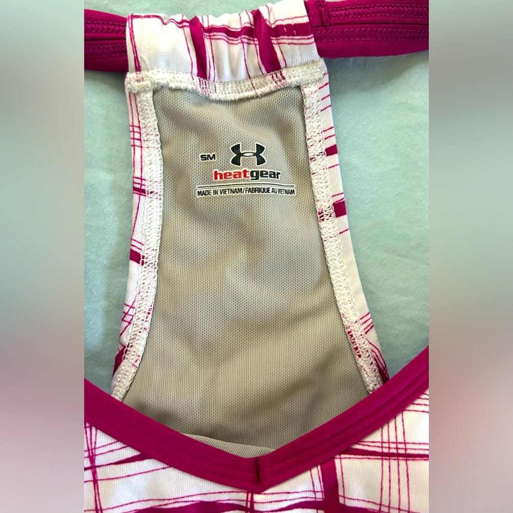 Under Armour  heat gear sleeveless tops (2) and 1 crop leggings (10$ each)